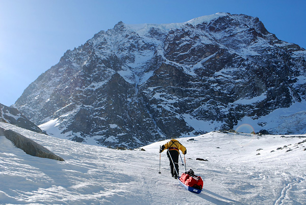 Raid ski-pulka dans les Alpes